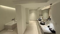 Mega grote badkamer