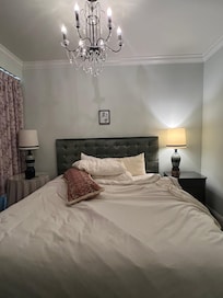 Comfy bed and perfect linens