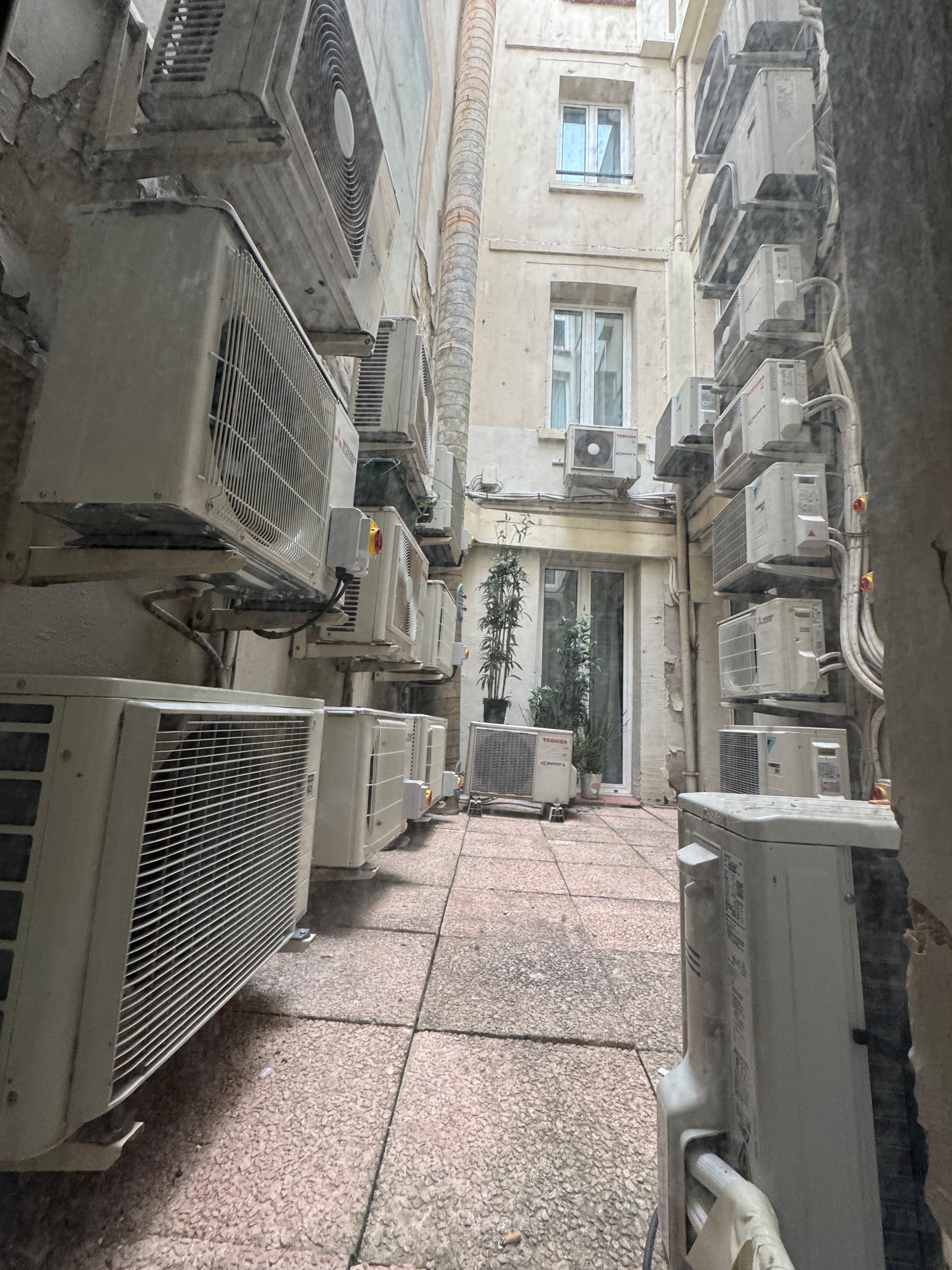 Obligé de laisser les rideaux fermés