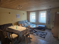 Wohnzimmer mit Essecke