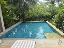 Manor pool suite