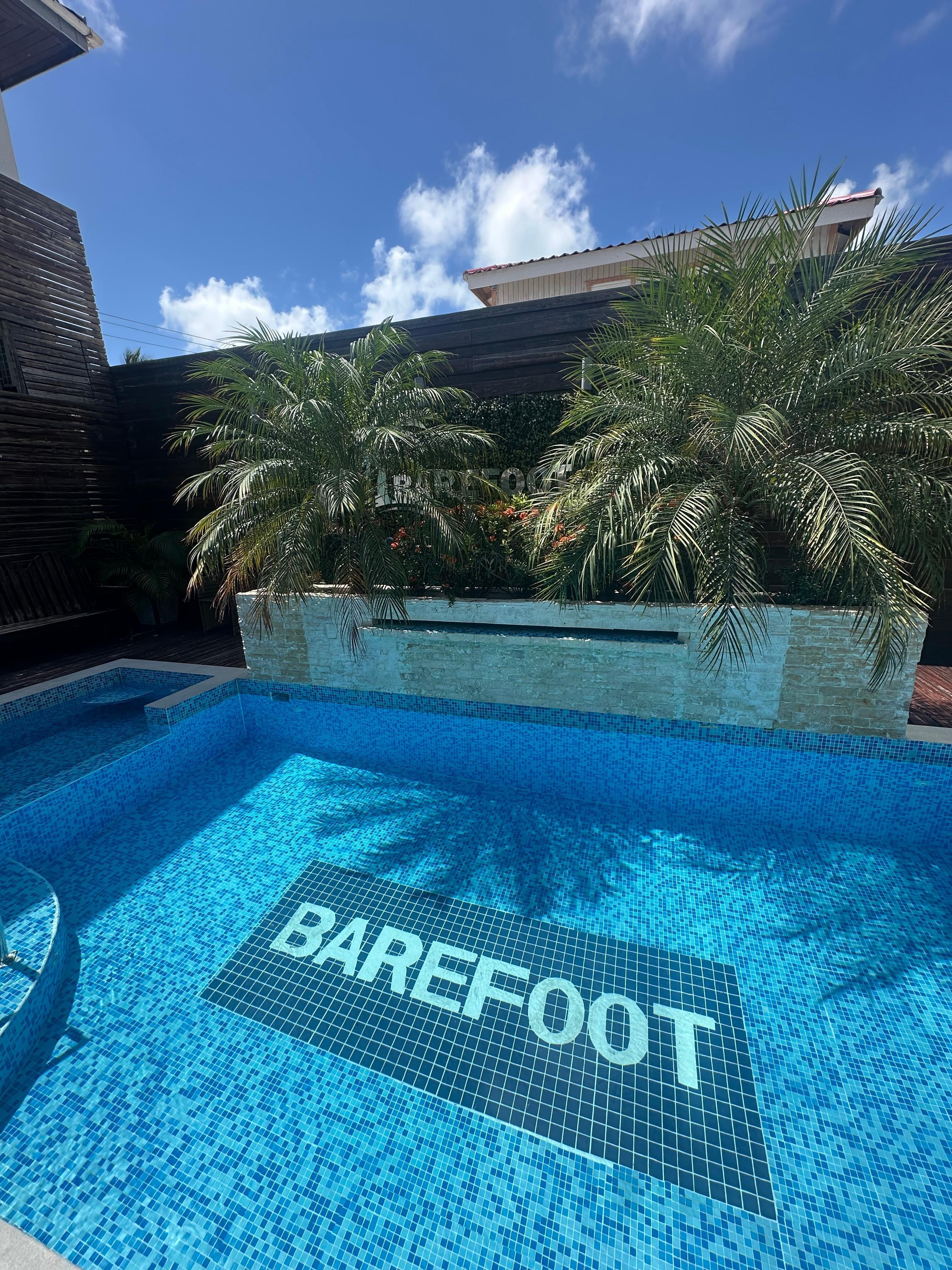 Enjoy some drinks by the great pool!