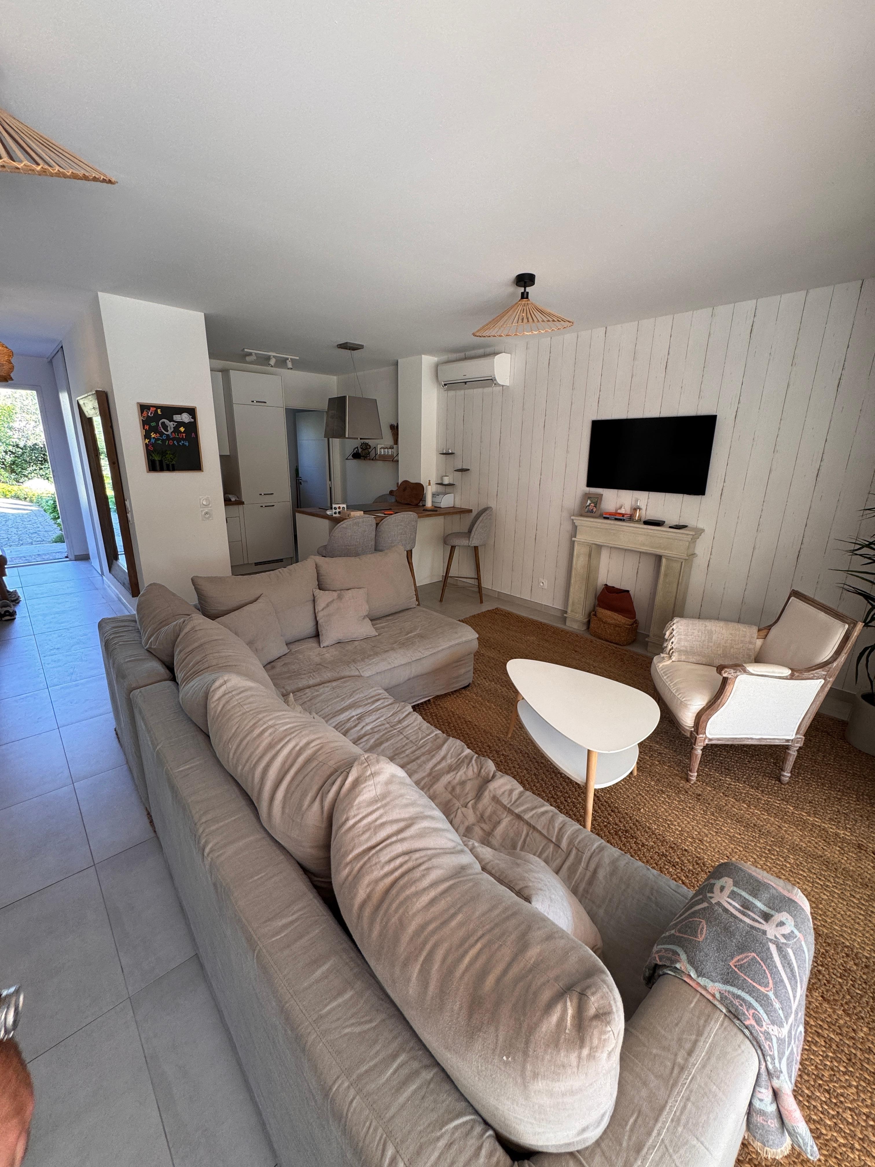 Wohnzimmer und Küche 