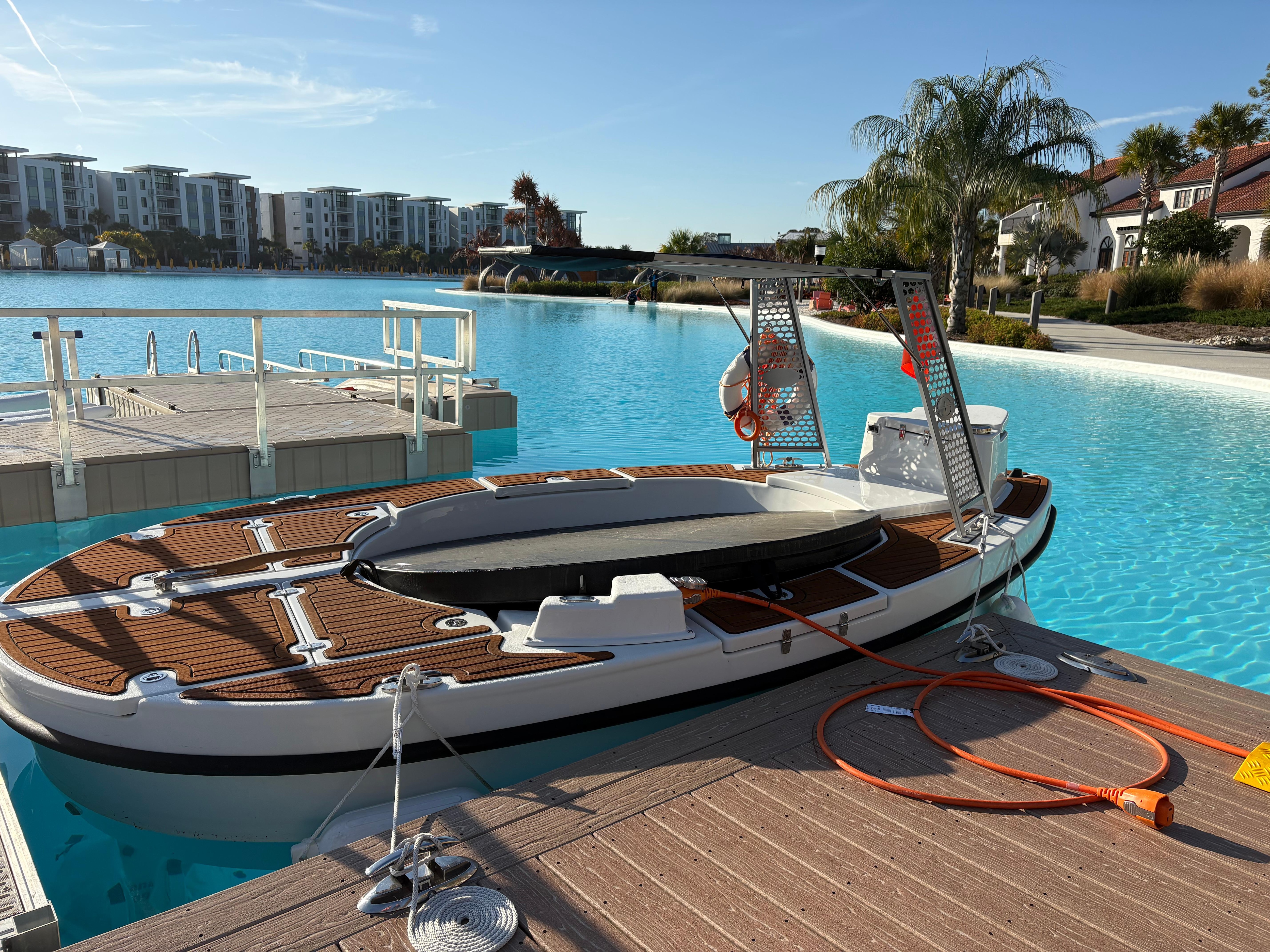 Hot tub boat (additional fee)