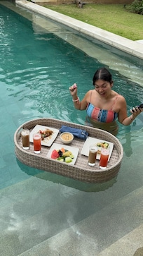 Floating breakfast