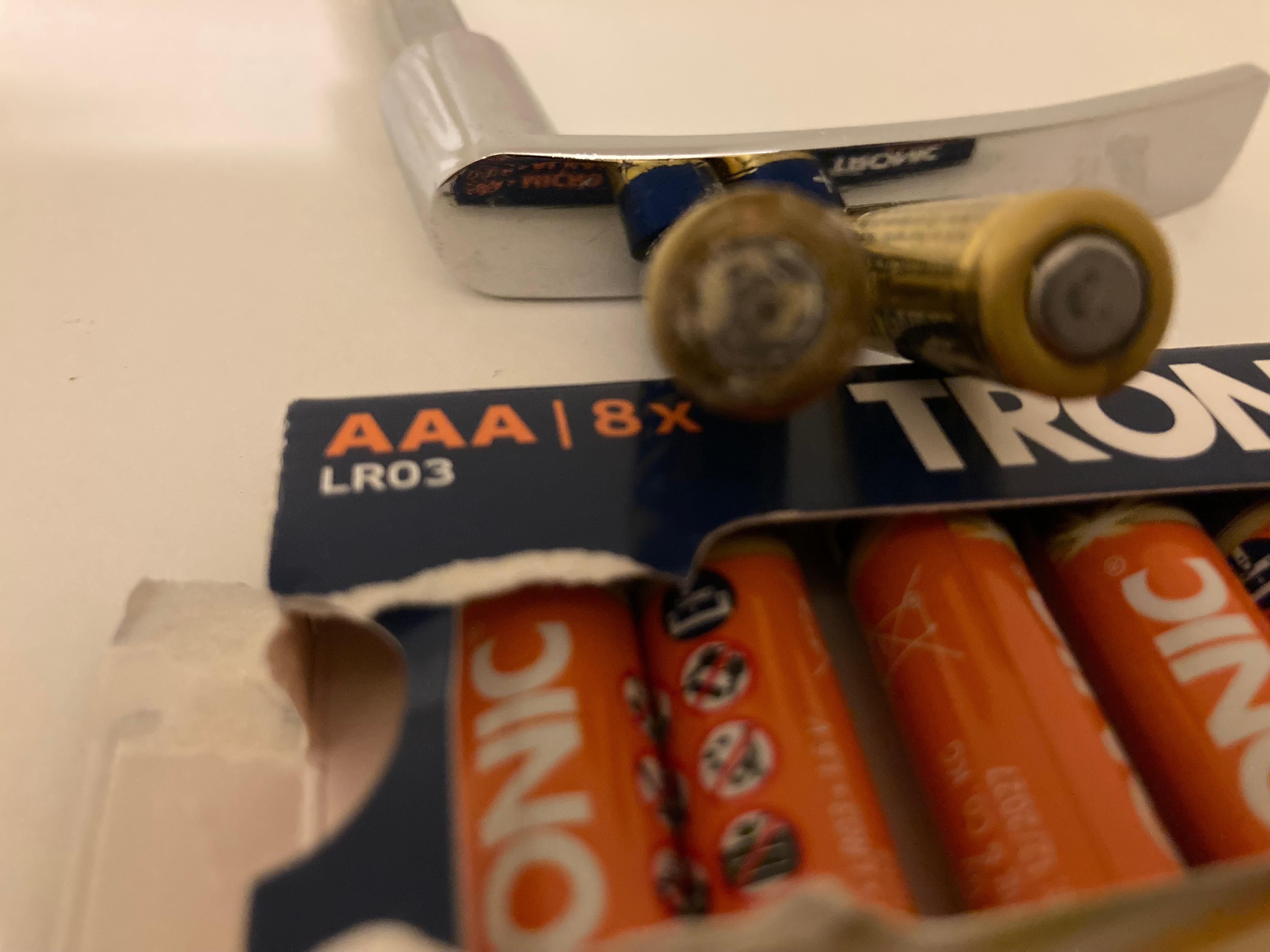 Las pilas del mando a distancia estaban oxidadas.