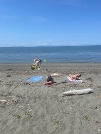 Alaskans enjoying the sun.