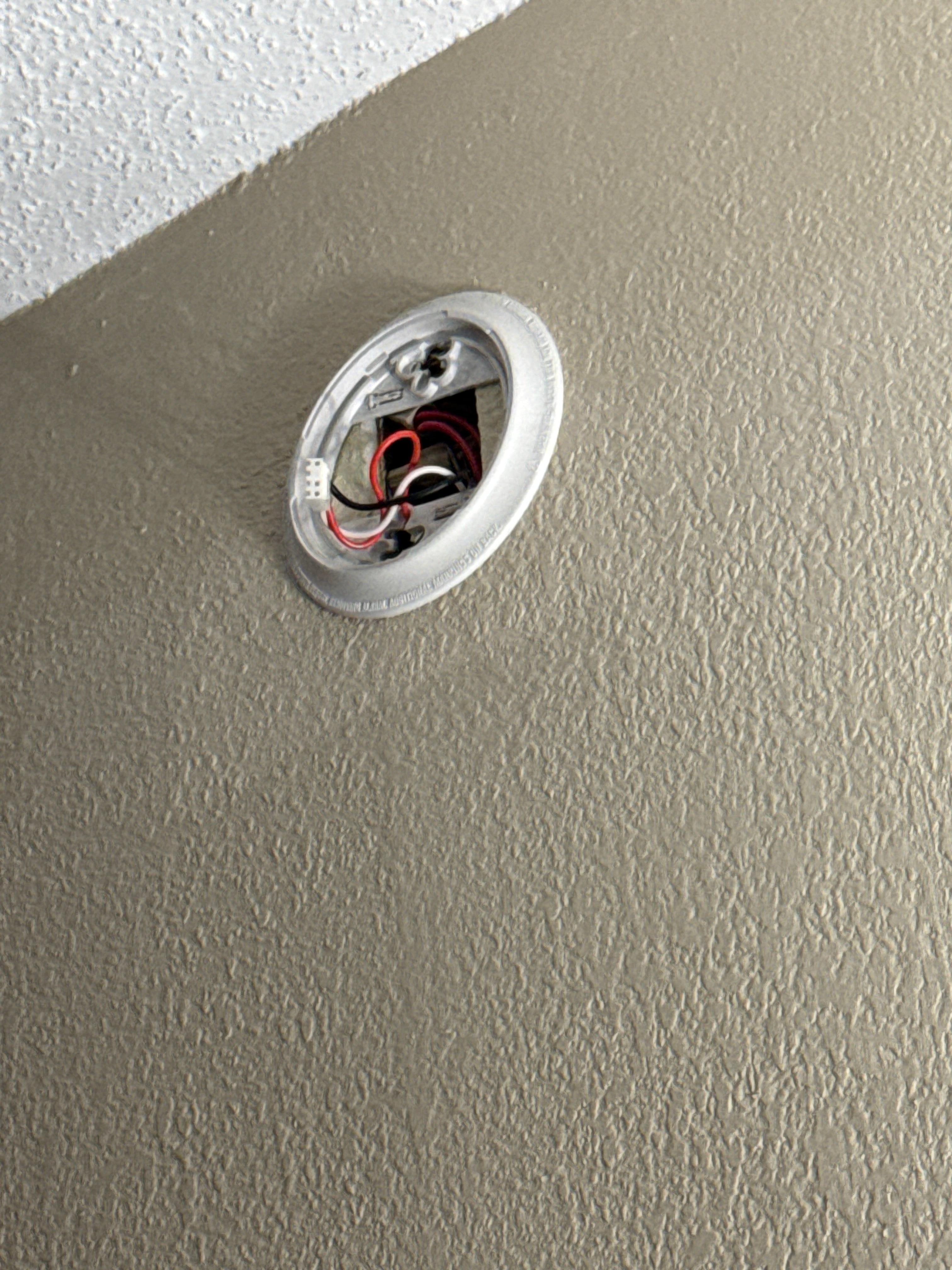 Missing smoke detector in the room. 