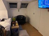 Takfönster utan utsikt i ett av 5 rummen … minst!