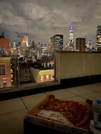 Roof top with pizza 😎