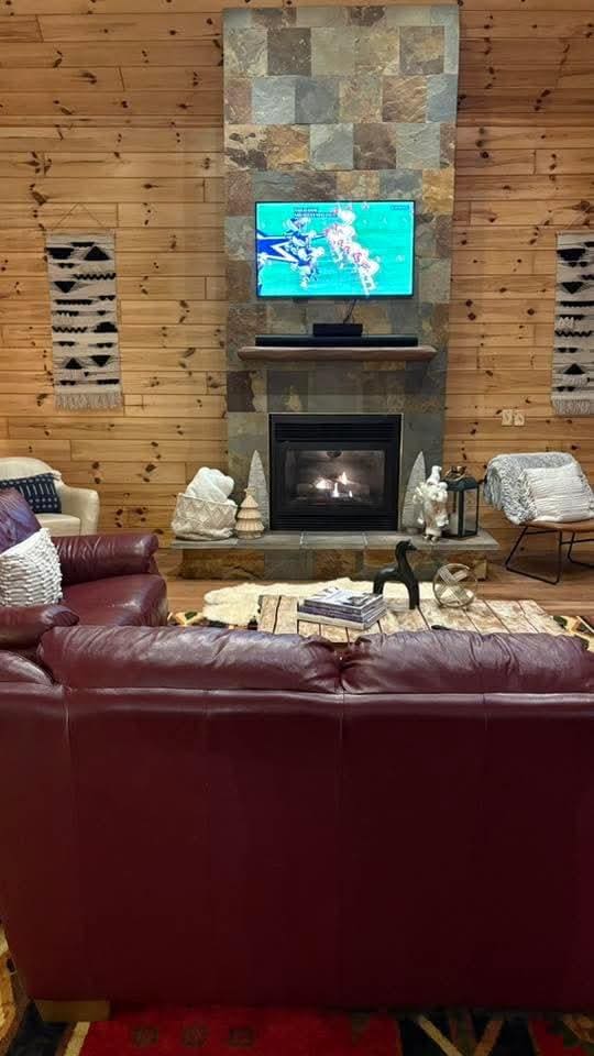 This tv got a work out this weekend. Lots of football-too bad MI teams lost.