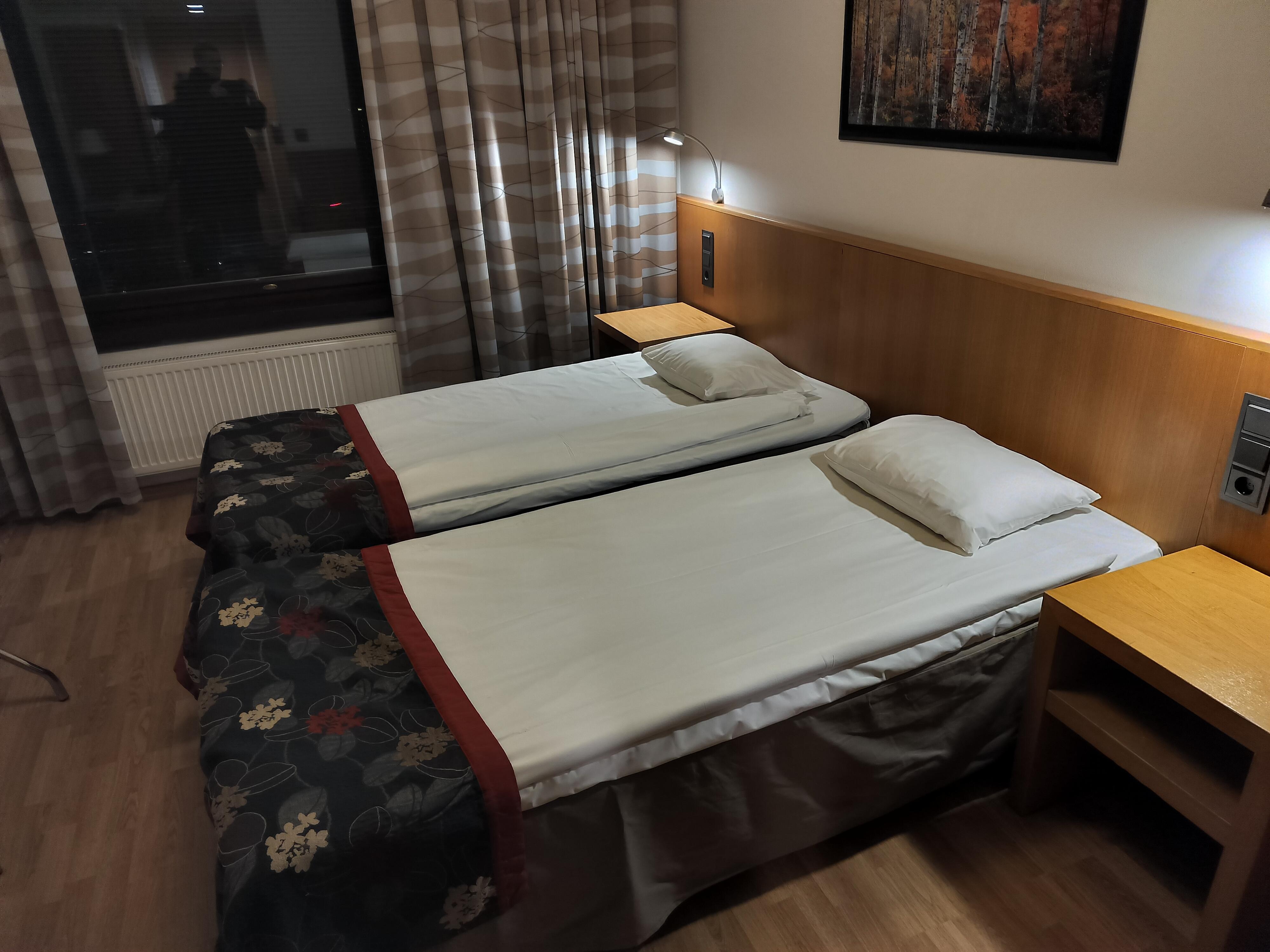 Huone oli vanhahtava mutta siisti