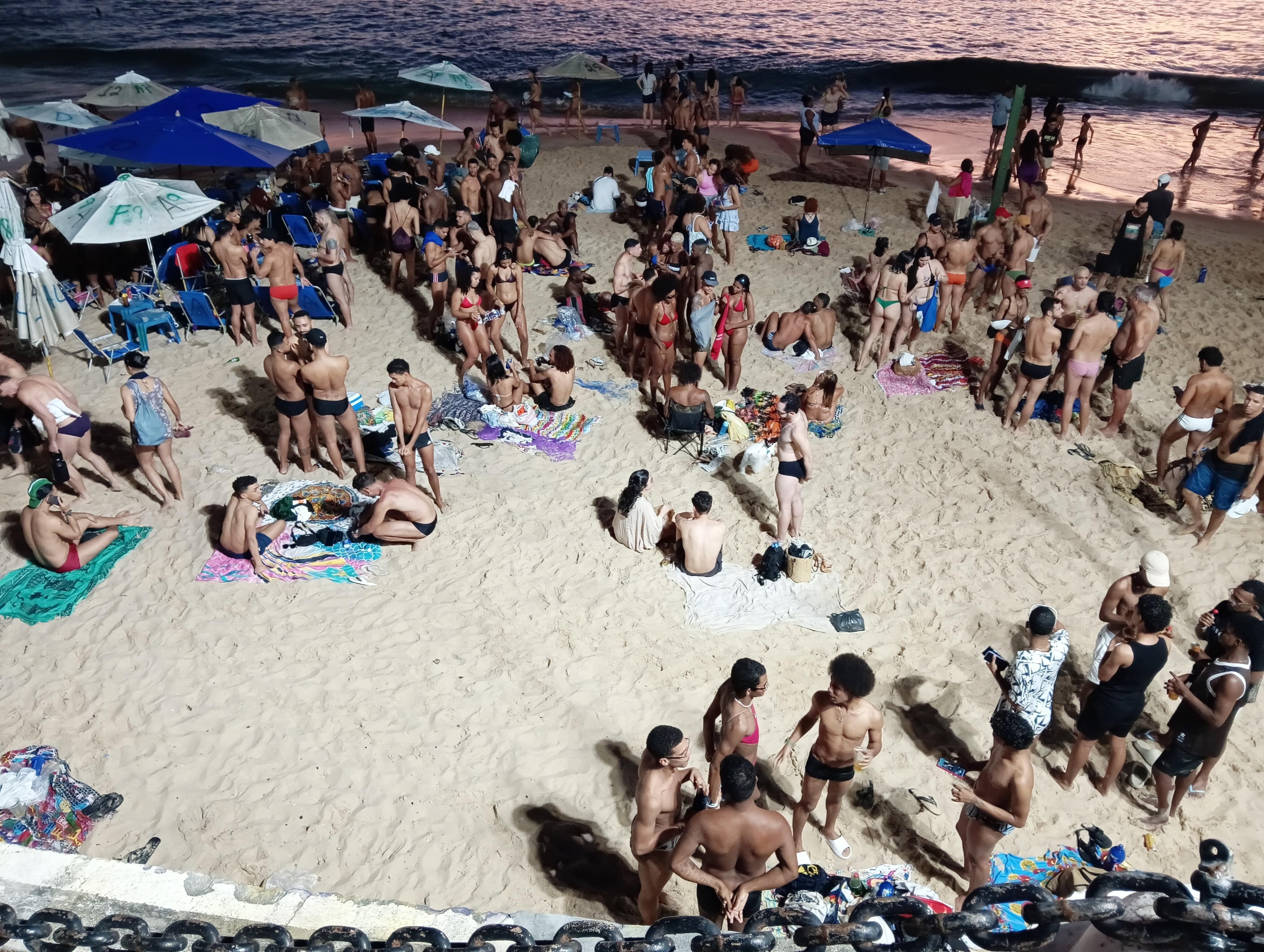 バーハの海岸の賑わい