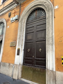 Front door annex
