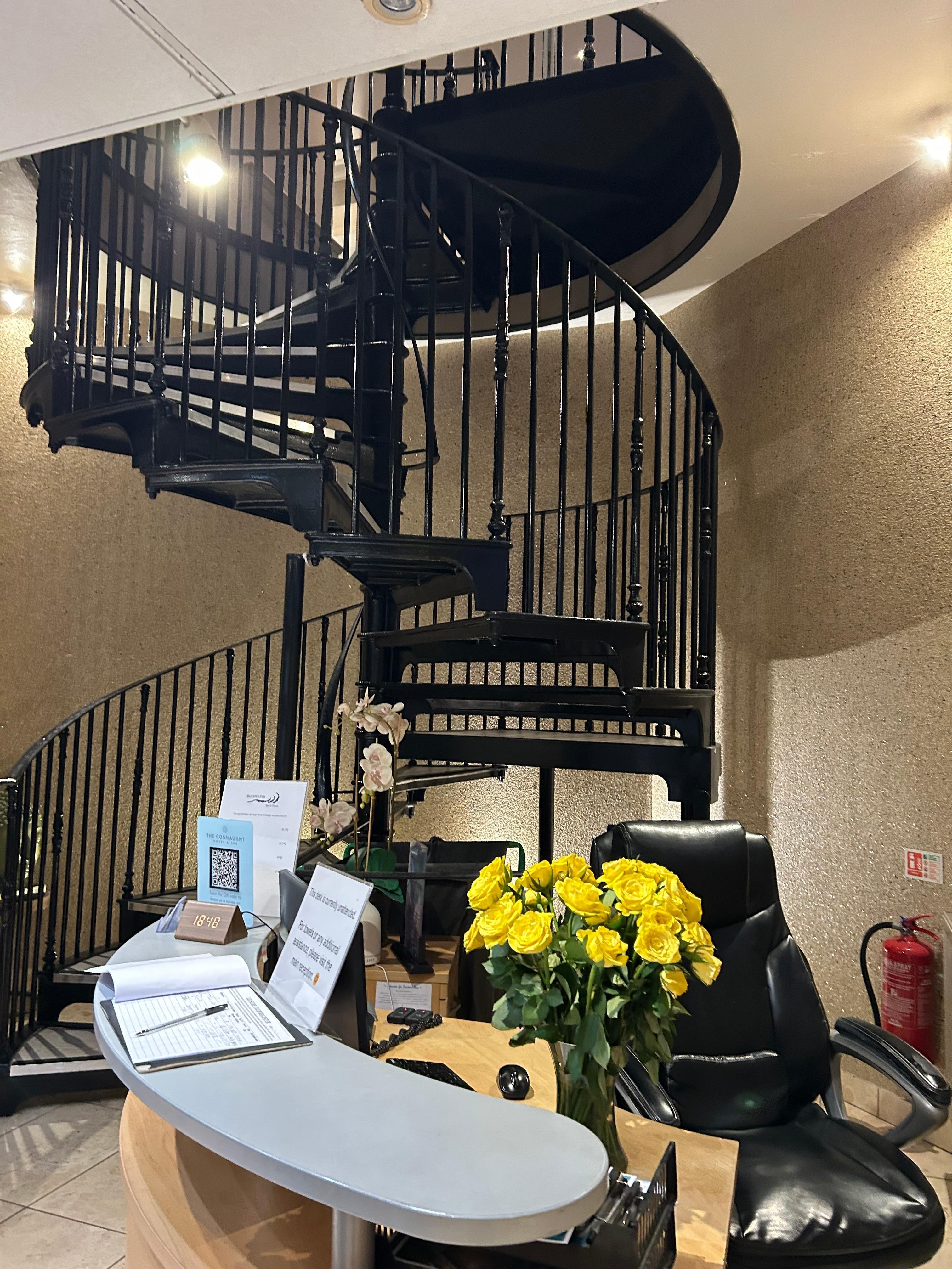 Spa reception (lift also to this level)