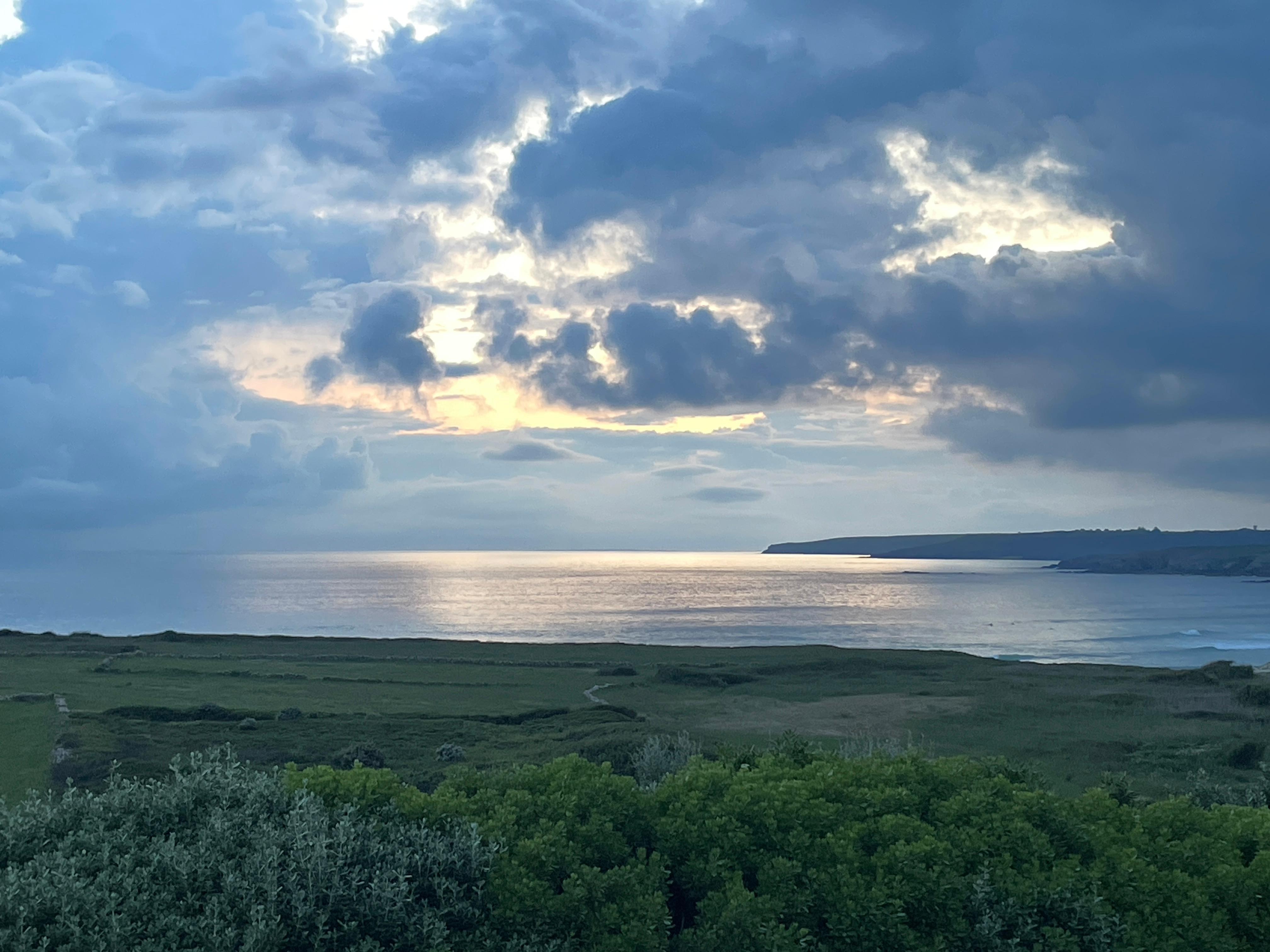 Vue sur le coucher de soleil de la maison 