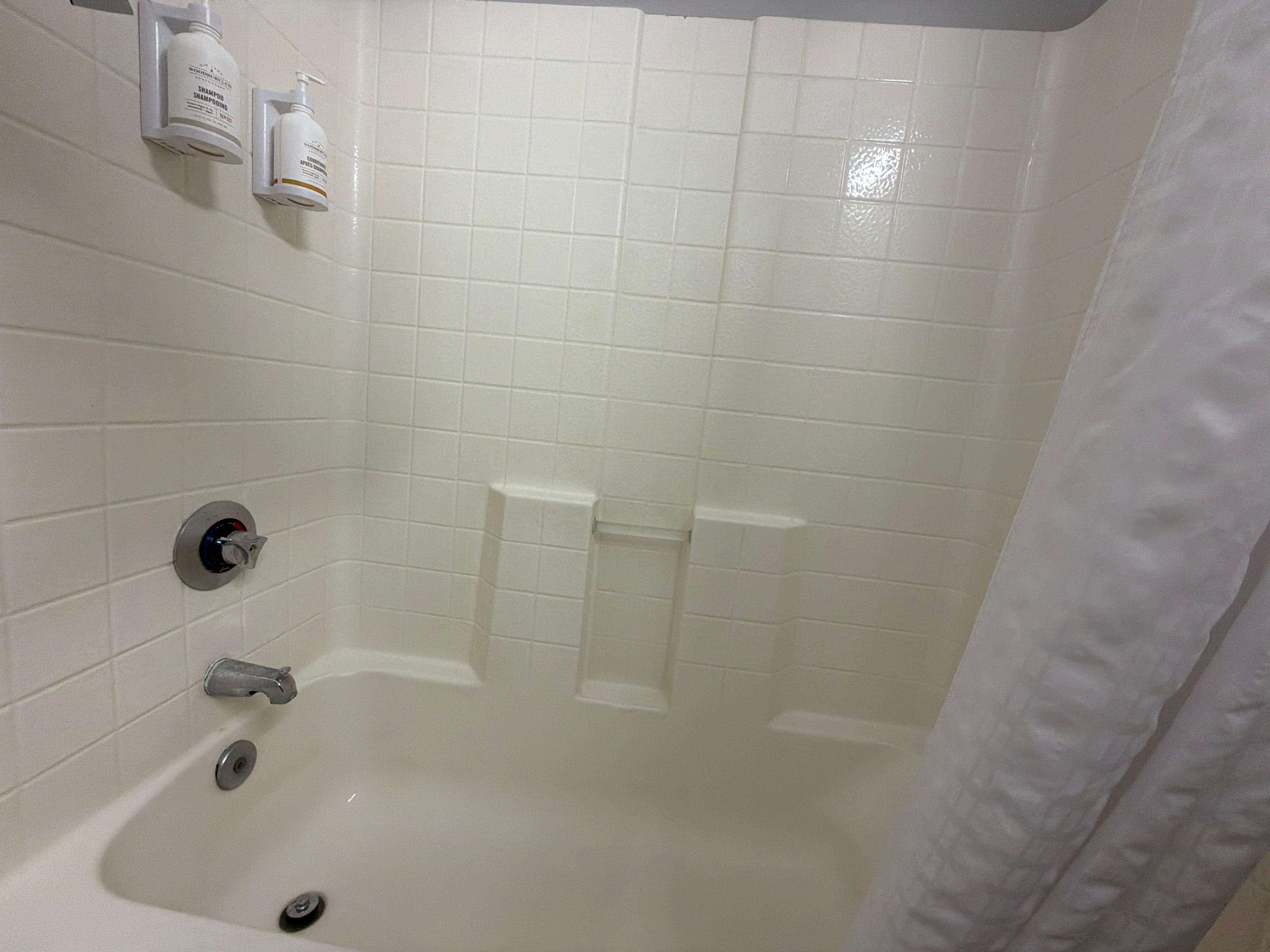 Showers were clean. Everything smelled disinfected as we came in. 