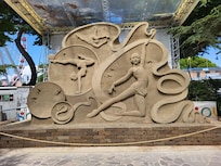 Sandskulptur tæt på hotellet