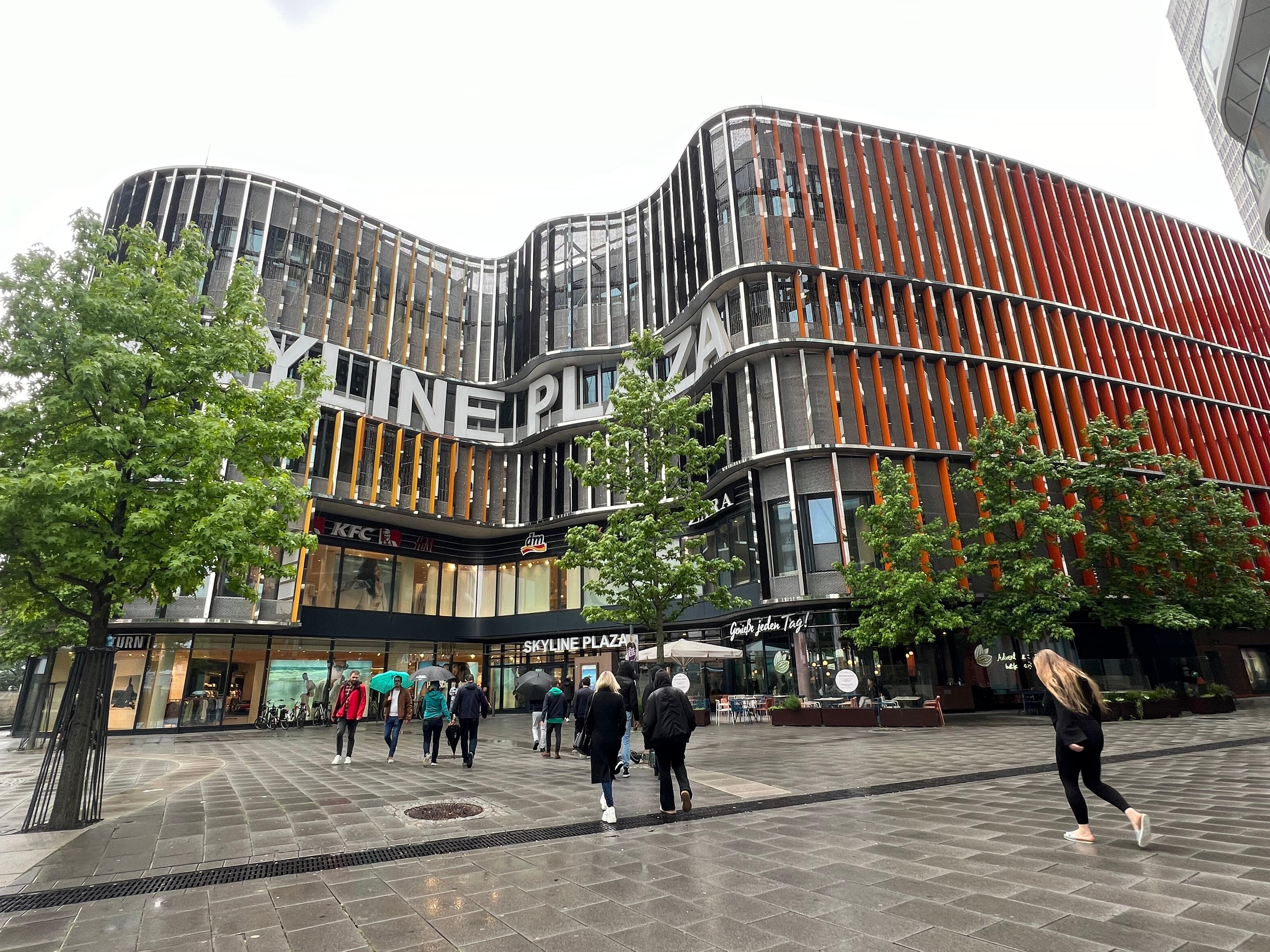 旁邊就是Skyline Plaza