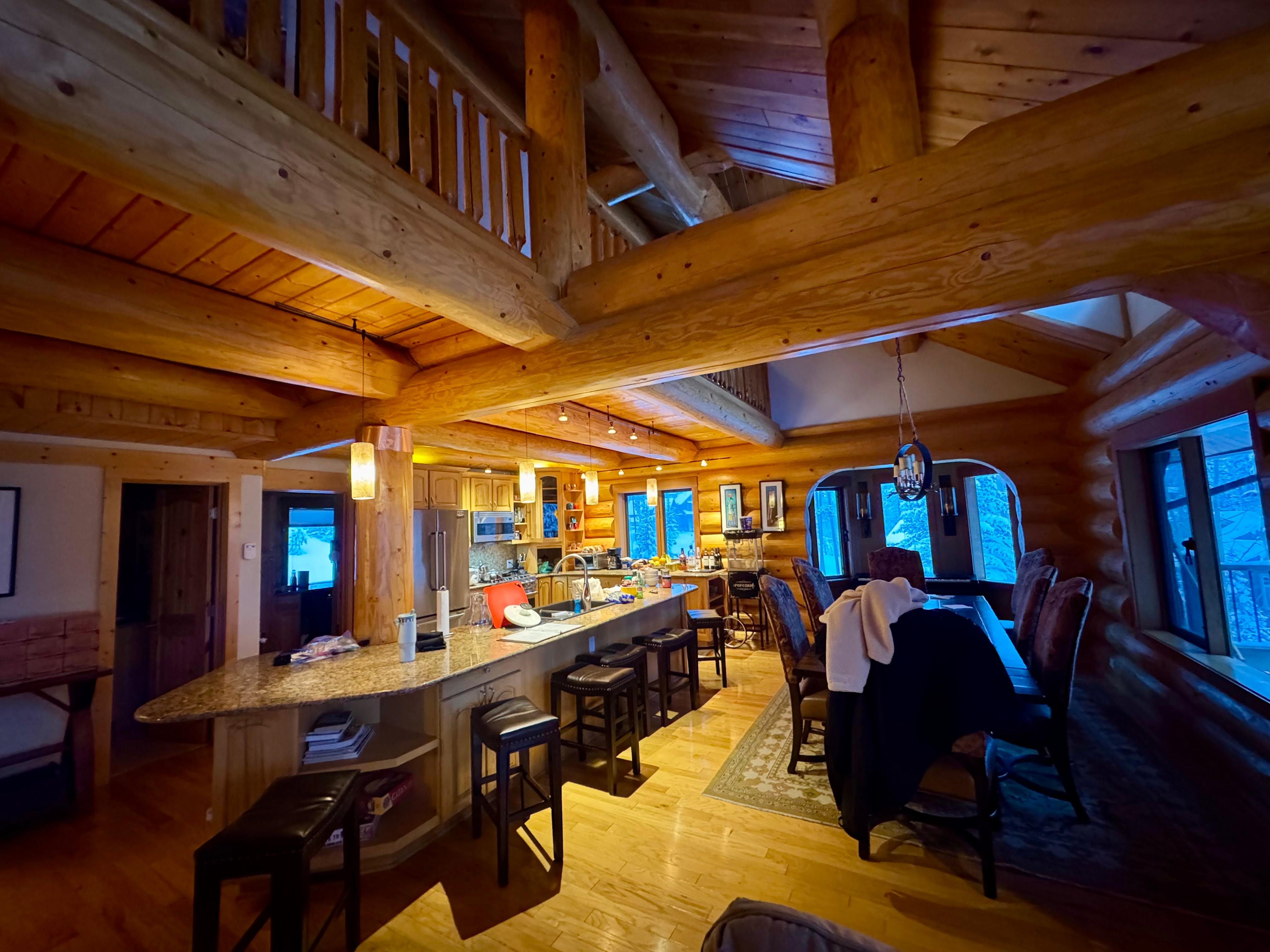 Plenty of seating in the kitchen (8  plus at table ) 