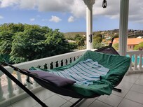 Lekker luieren inde hangmat, met een fantastisch uitzicht