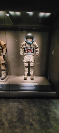 Close to Space Center!