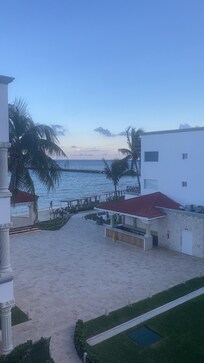 Partial ocean view junior suite