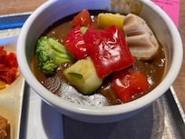 朝食朝カレー、温野菜添え