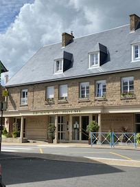Côté rue