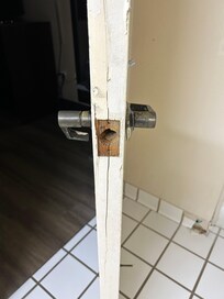 Door has no locking mechanism