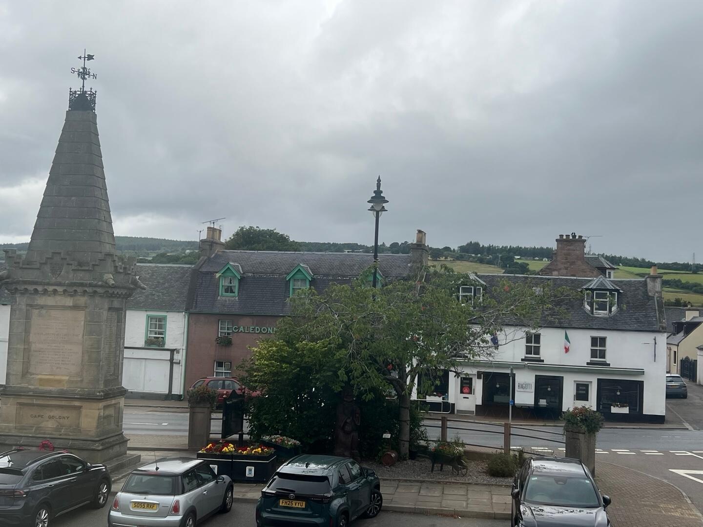 방에서 바라본 정경