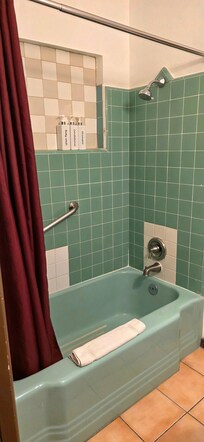 Bathroom Tub/Shower