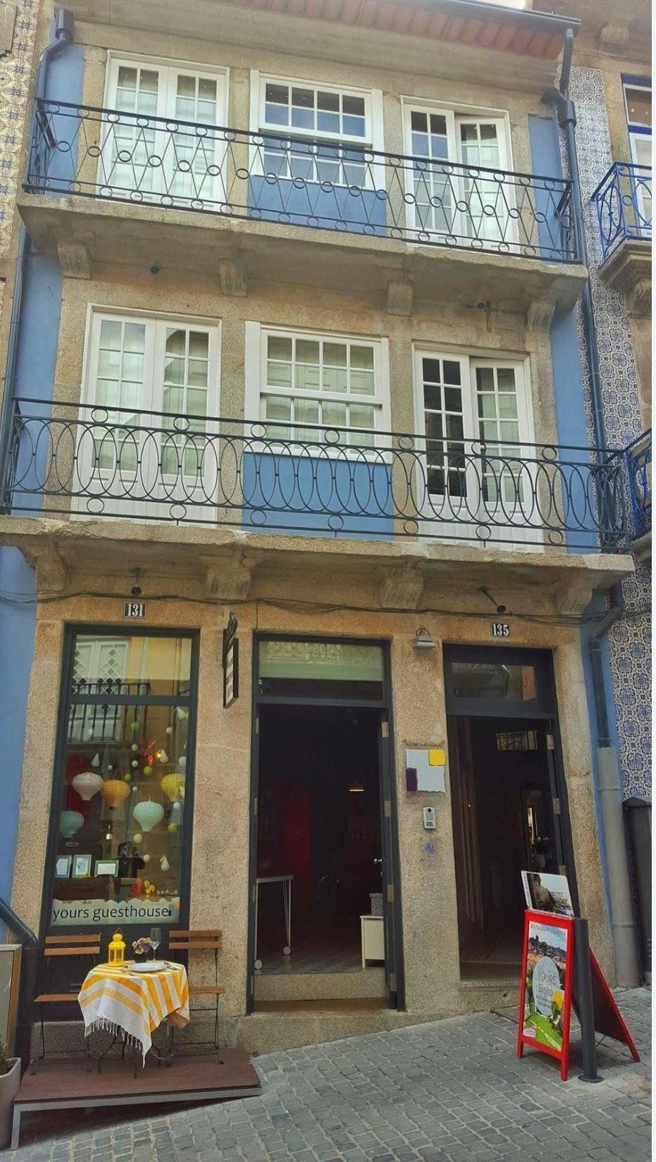 Front of hotel/ restaurant/bar