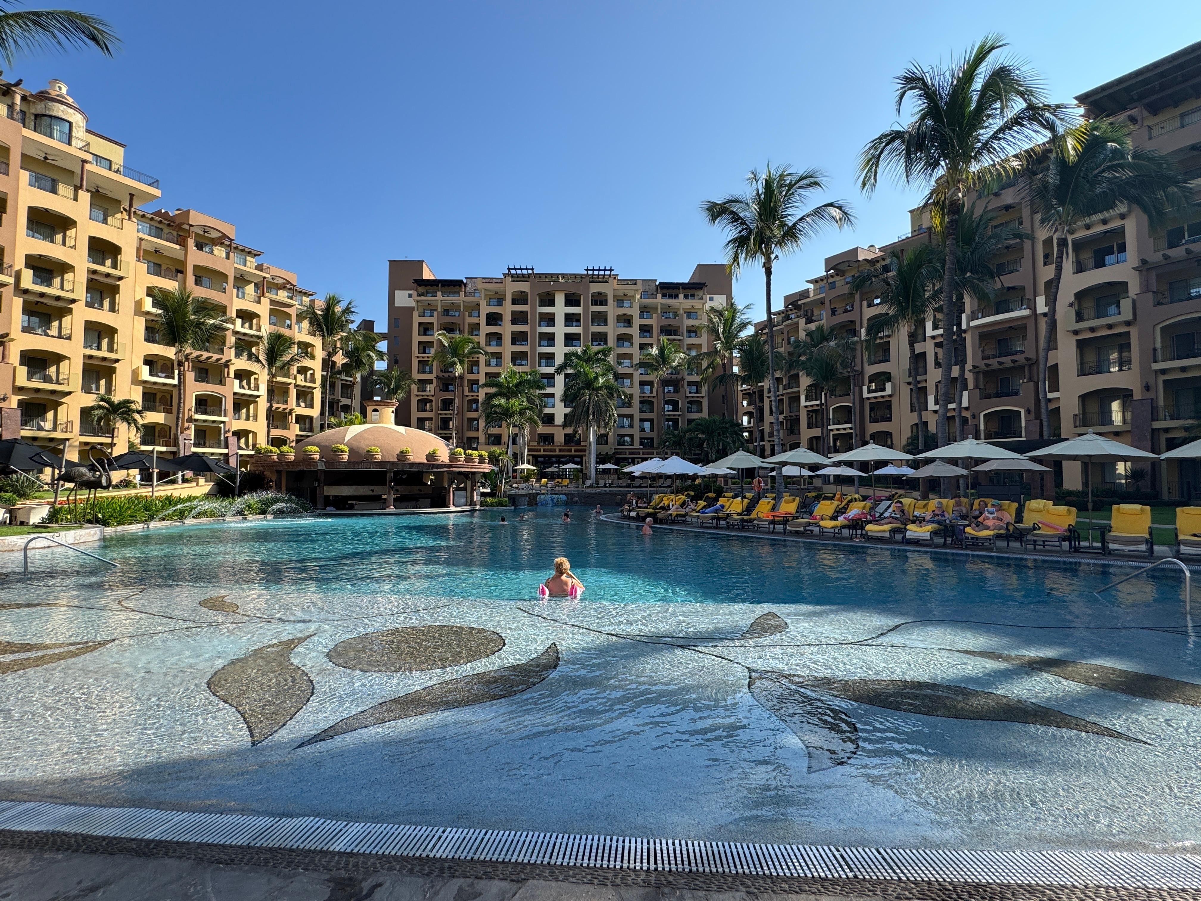 Calm and enjoyable pool 