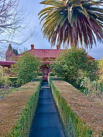 Front garden to front door