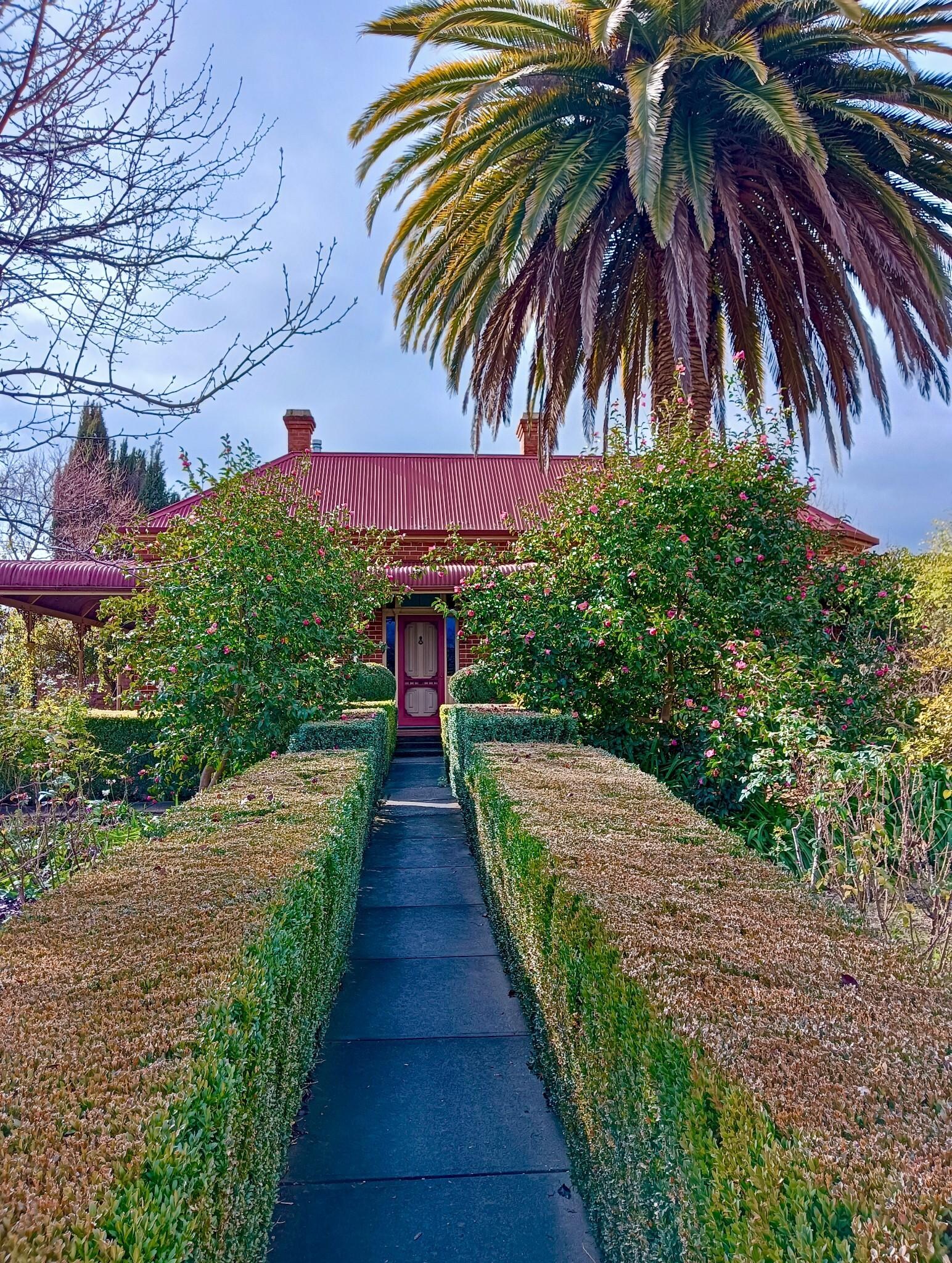 Front garden to front door
