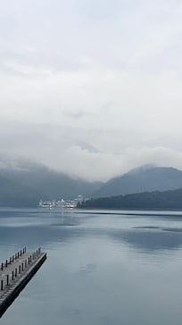 お天気は良くない日の夕暮れ
まるで水墨画の世界 静かな時間