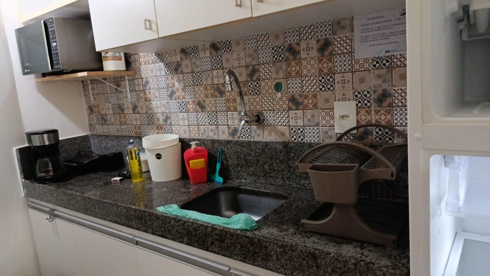 Cozinha bem equipada e com ar condicionado