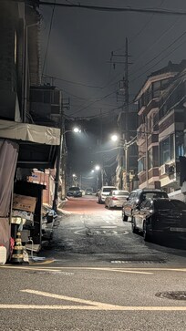 Neighborhood view! It's also very close to a convenience store, so you can fulfill your fantasy of making those drinks you saw on tiktok.