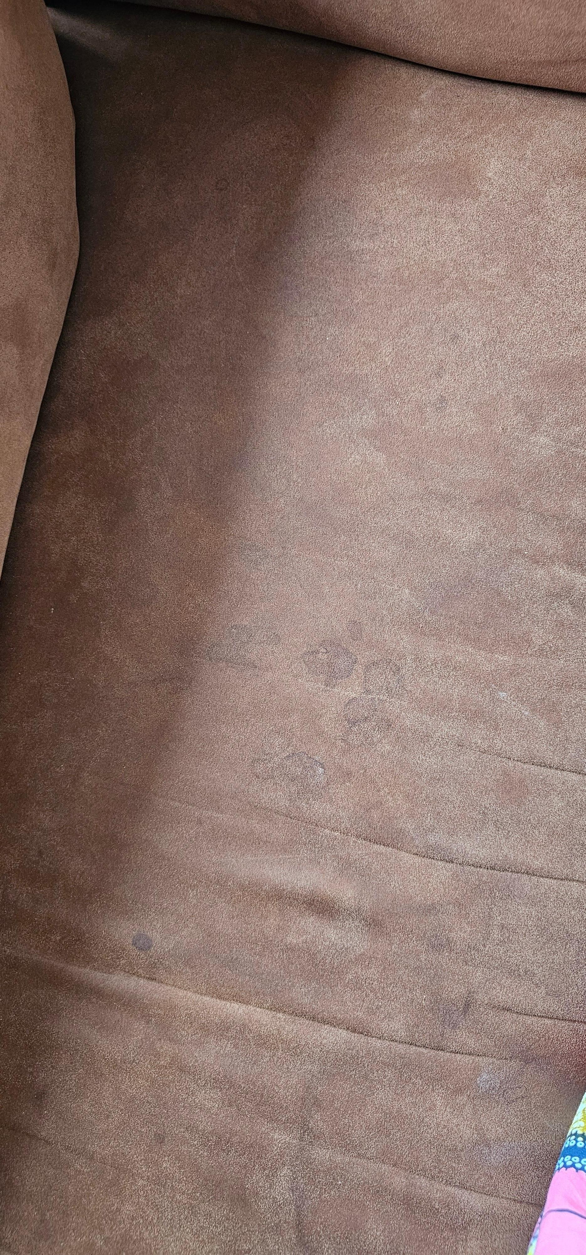 Couch sehr verlebt und mit Flecken