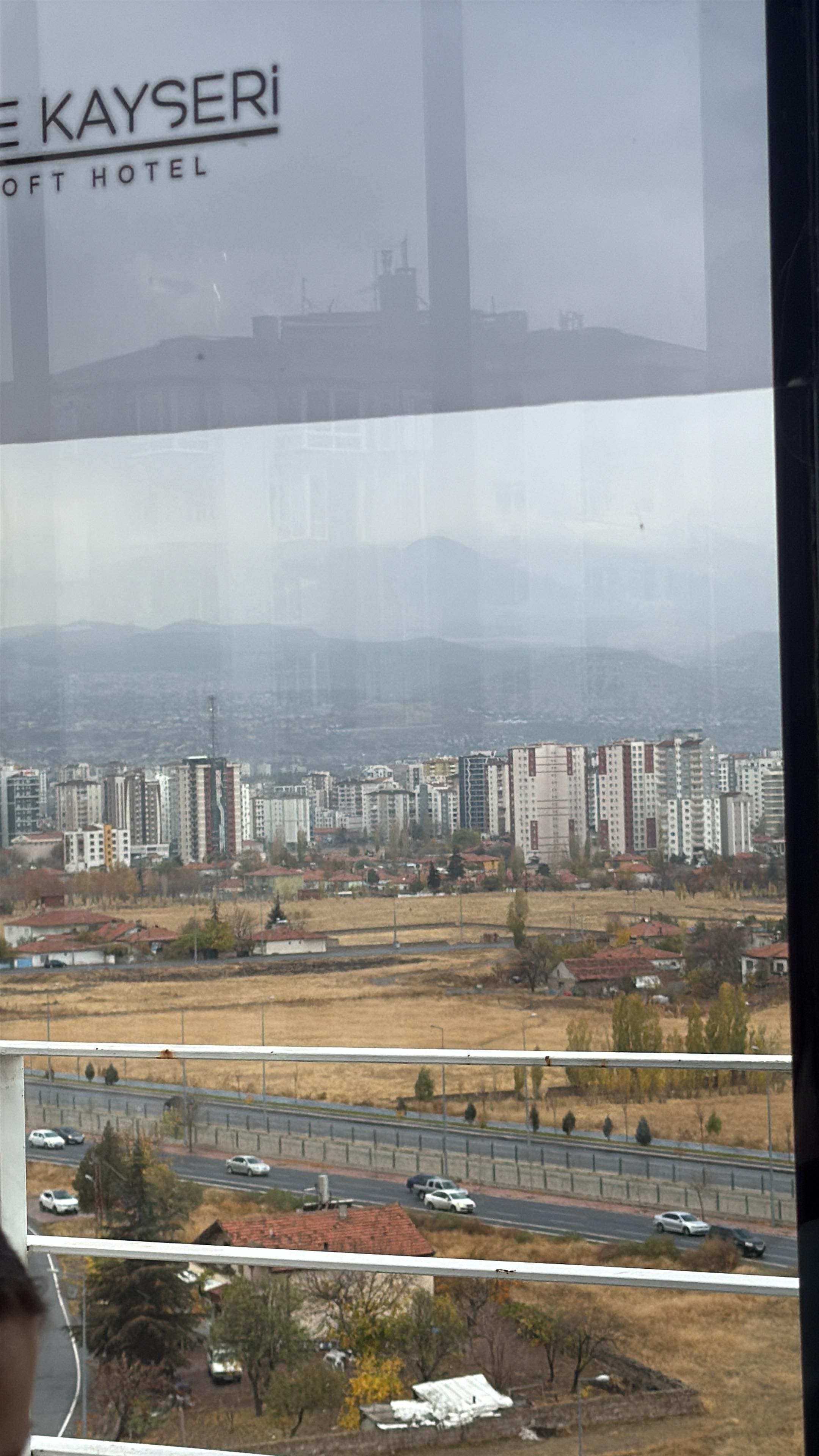 Kahvaltı en üst kat çok güzel bir Kayseri manzarası eşliğinde kahvaltı keyfi oldu çok keyif aldık bir sonraki tercihim yine burası olacak