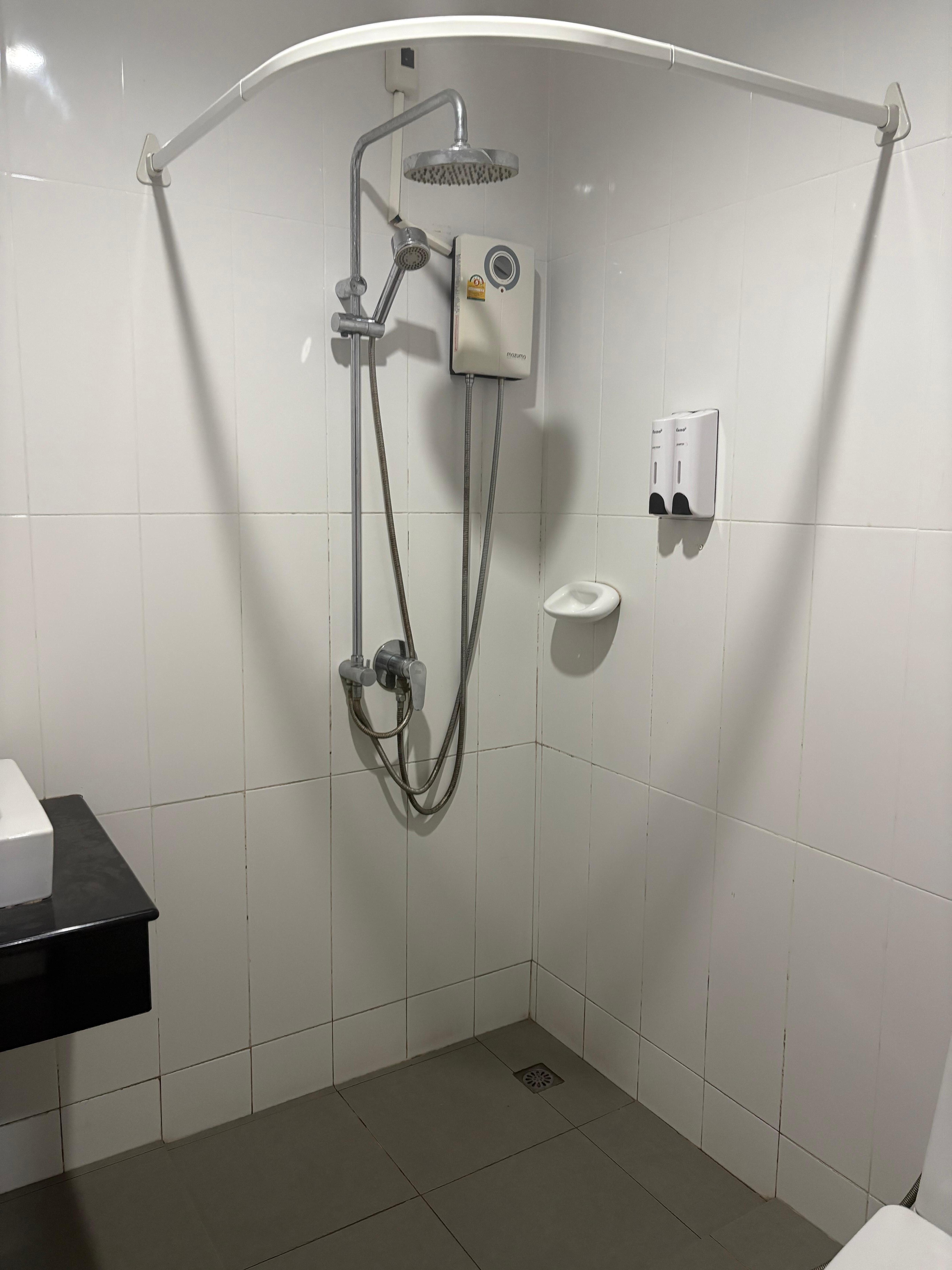 お風呂はユニットバスで、カーテンはついていなかった