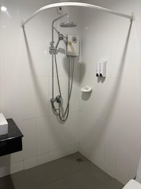 お風呂はユニットバスで、カーテンはついていなかった