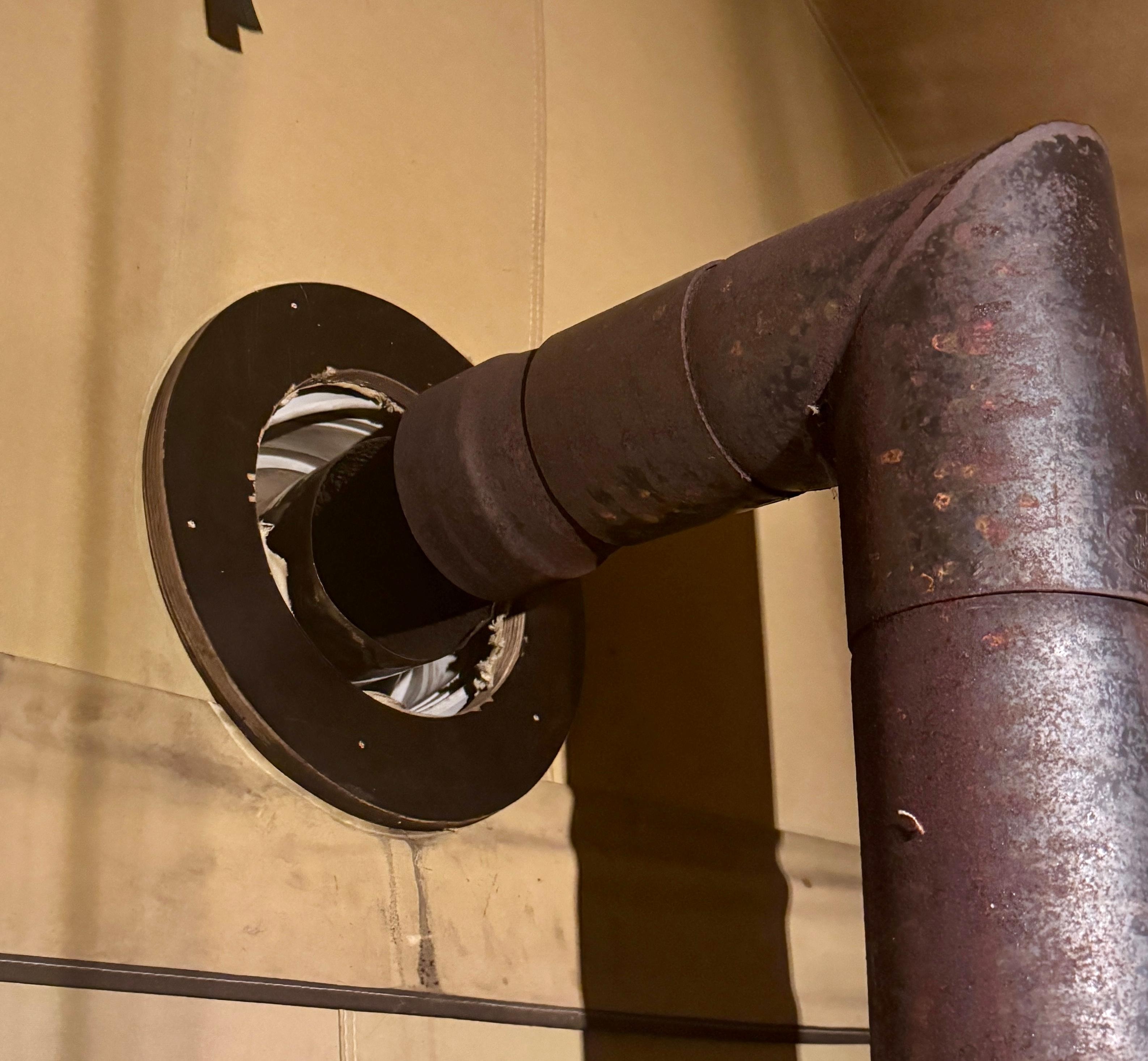 Fehlende Verbindung zum Kamin aufgrund der Windböen. 