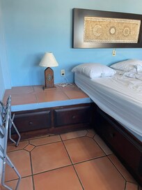 Spare blankets are in the drawer under the bed.