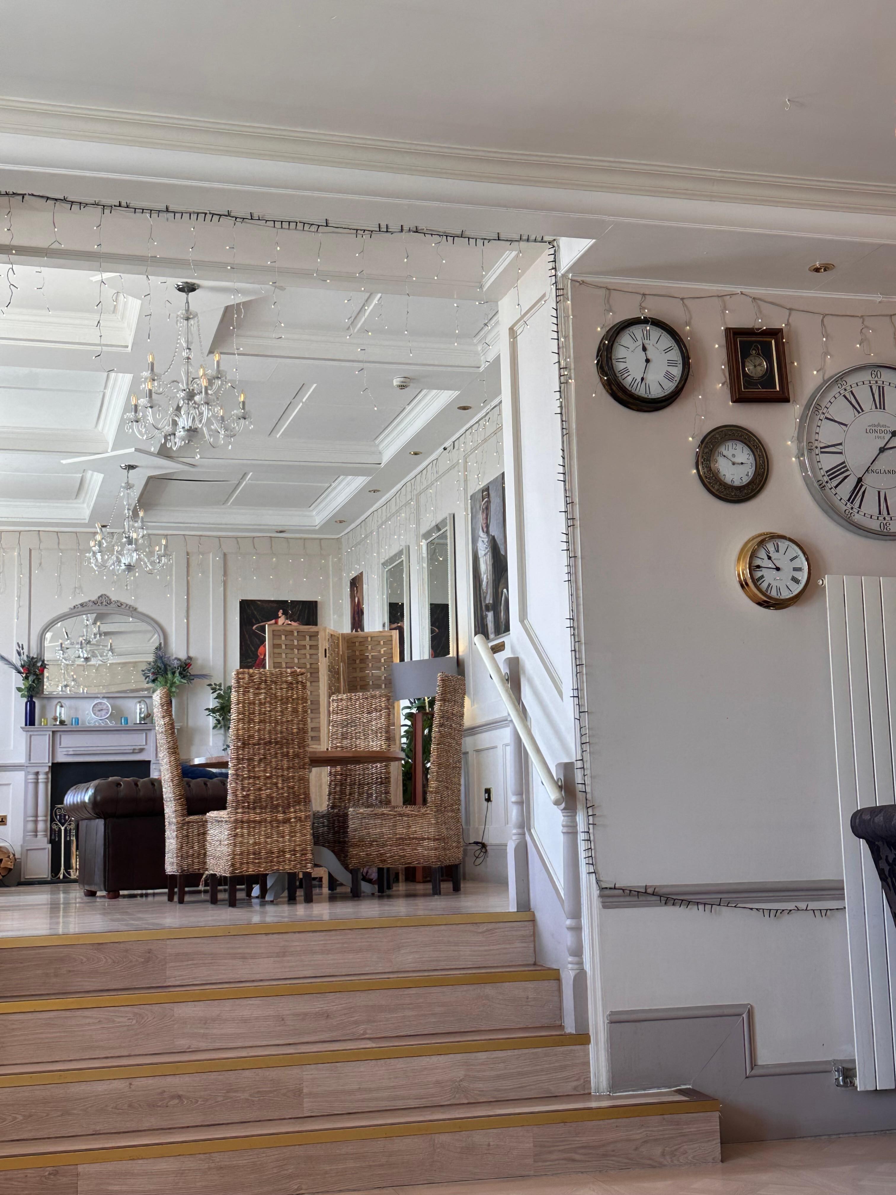 Upper lounge area 