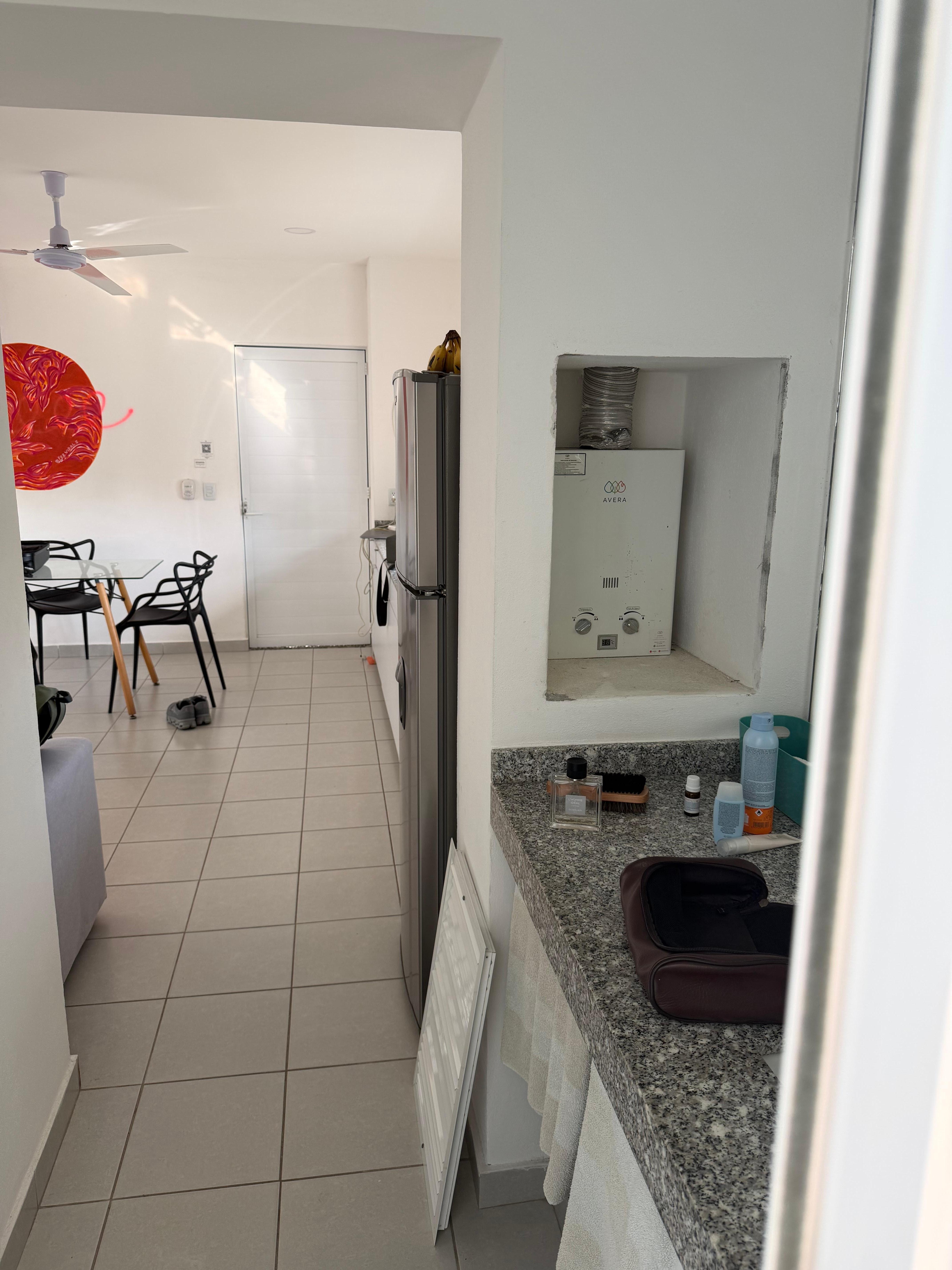 Desde el día uno fueron abrieron ahí y jamás repararon nada ni volvieron a poner eso en su lugar 