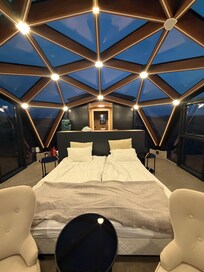 So many light options to chose from. Beautiful inside.