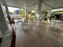 The breakfast room