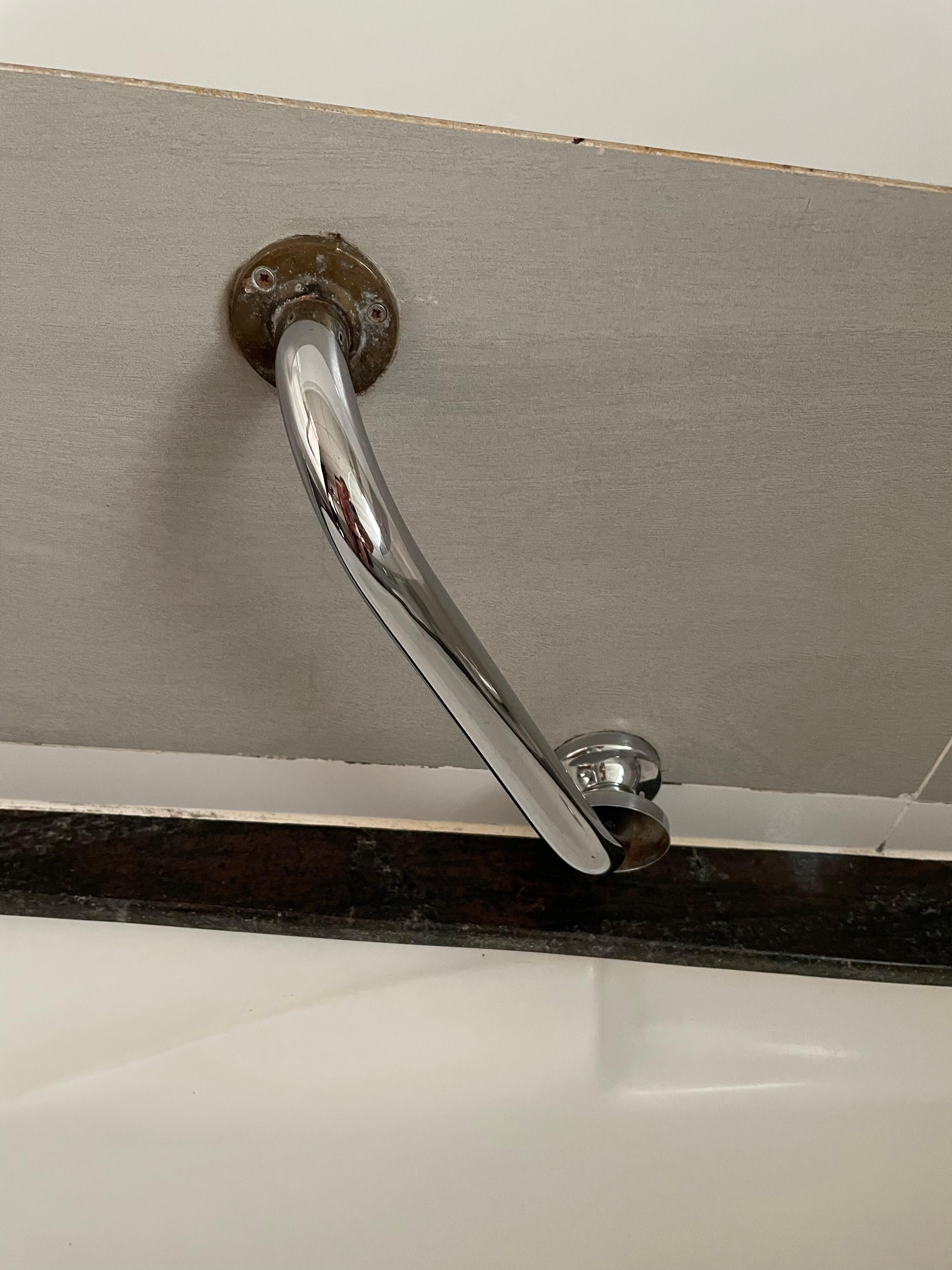 Ring om holder i badekar falder af